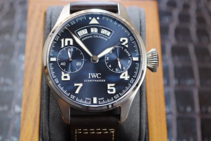 lWC-Perpetual calendar large flying movement display 45MM
